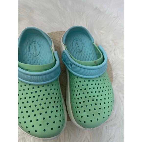 Girl's Crocs Perforated Aqua Blue Platform Toddler Size 11 GUC - Picture 7 of 9